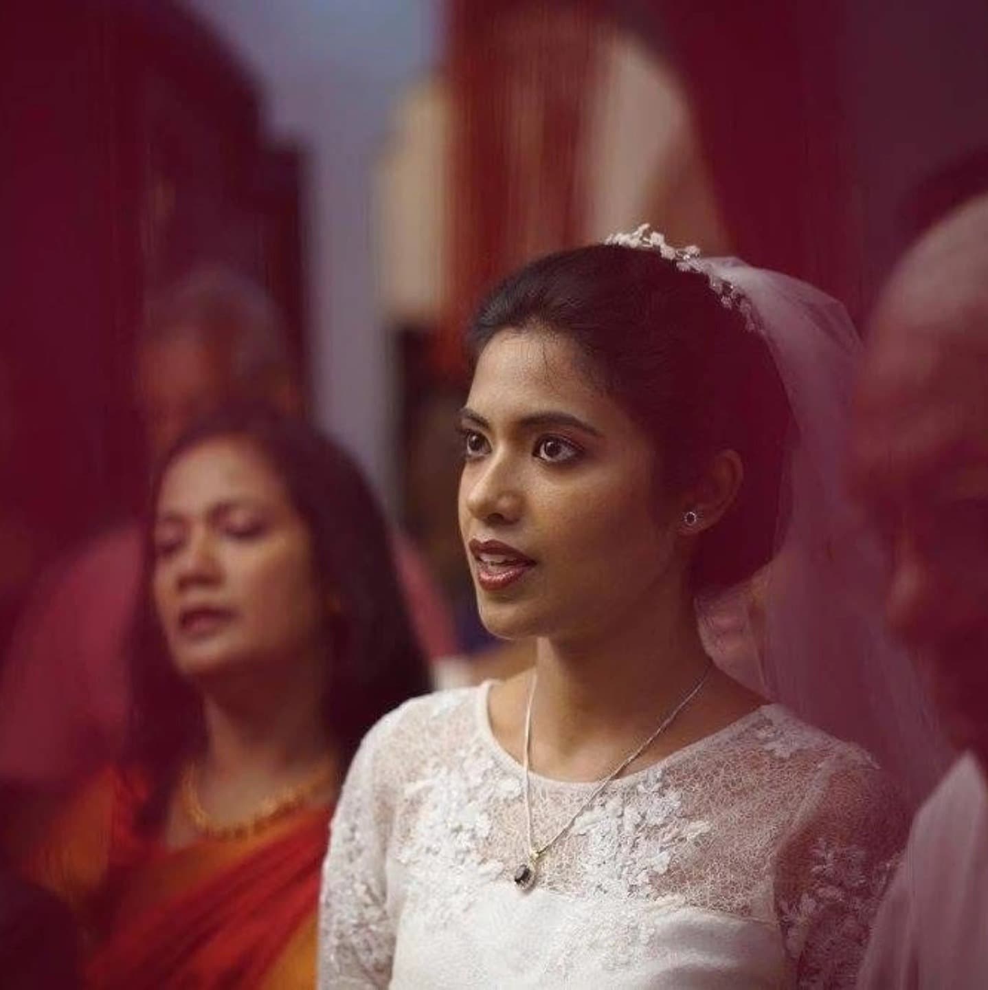 Tiara Veil Moment
